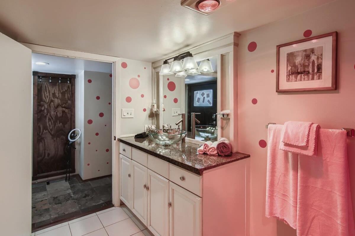 Barbie'S Dream Apt In The City Сакраменто Екстериор снимка